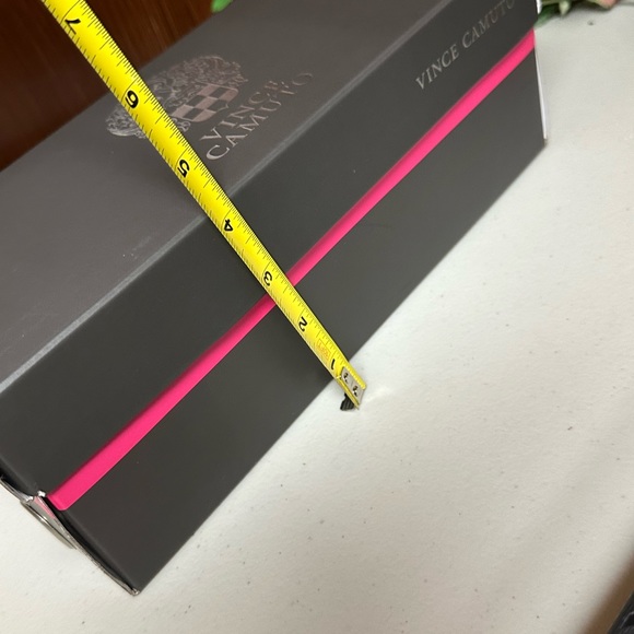 Vince Camuto empty storage shoes - Picture 7 of 9